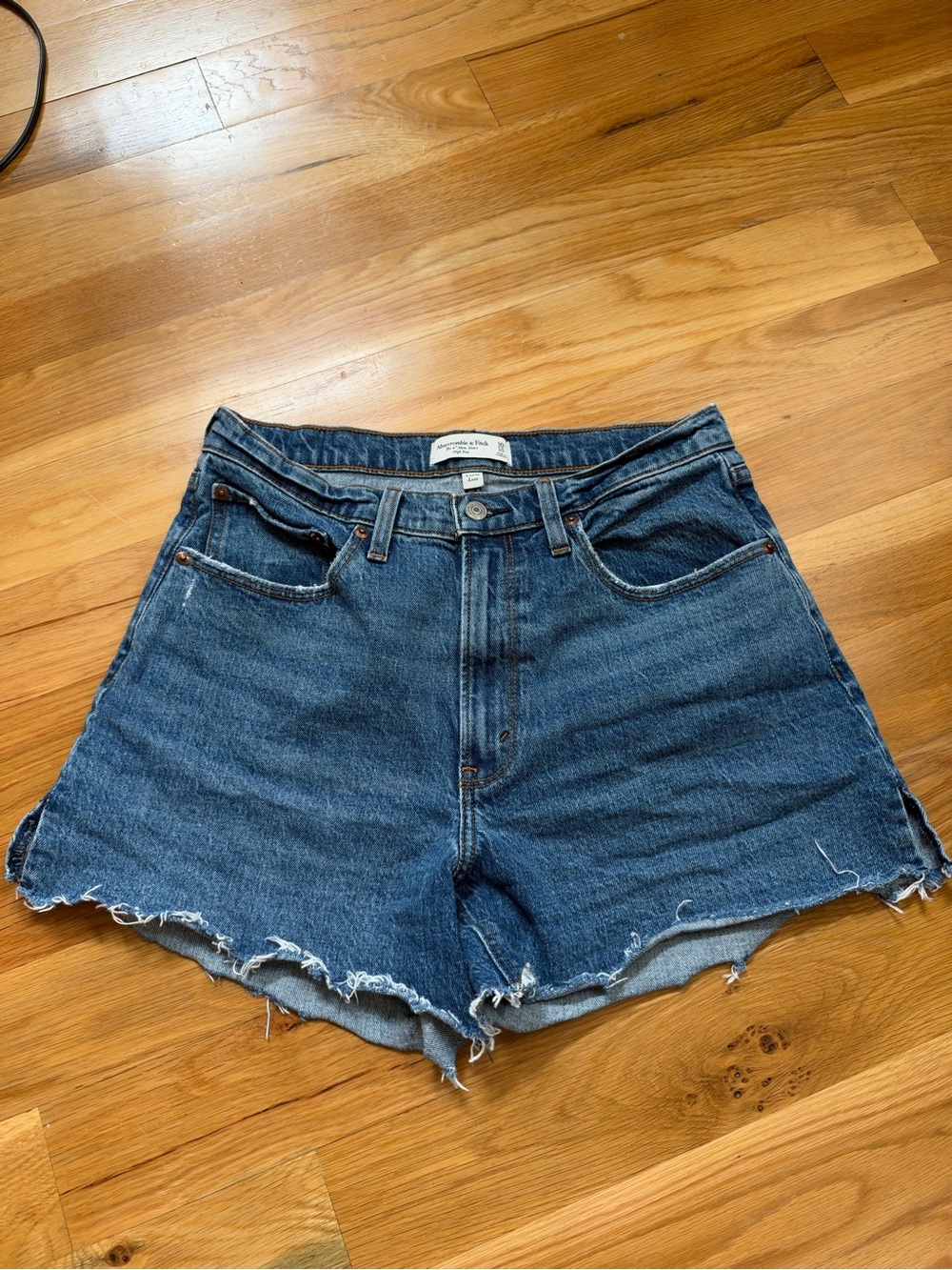 Abercrombie and Fitch Curve Love the 4" Mom Short High Rise